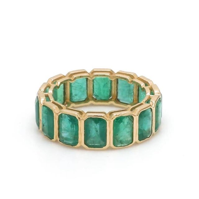 Natural 6.31 cts Zambian emerald band ring in 18k gold For Sale - Image 14 of 18