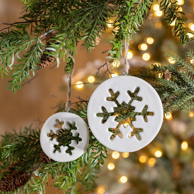 White Wood Snowflake Cut-Out Ornament (Set of 12) For Sale In Chicago - Image 6 of 7