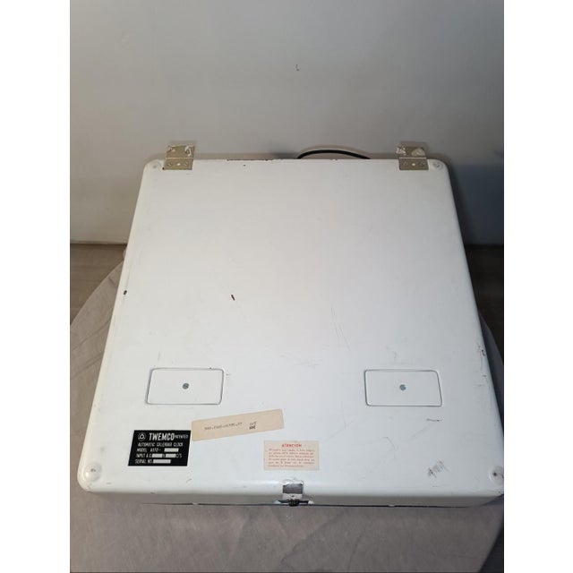 Automatic Calendar Auto-20 Clock from Twemco, 1970s For Sale - Image 6 of 12