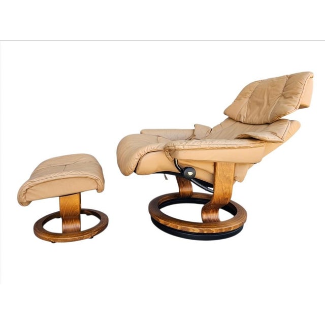 Ekornes ASA Ekornes Stressless Reno Leather Recliner Lounge Chair and Ottoman, Made in Norway For Sale - Image 4 of 18
