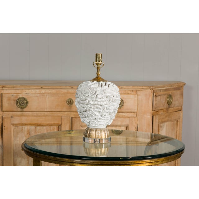Mid 20th Century Italian White Pottery Table Lamp on Lucite Base For Sale - Image 4 of 12