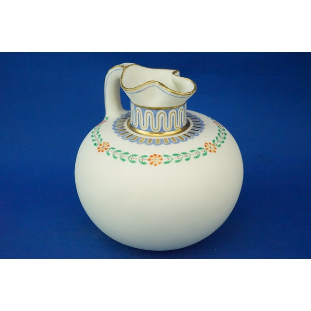 Classical Style Parian Jug in White Biscuit Porcelain with Gold Details, 19th Century For Sale - Image 5 of 18