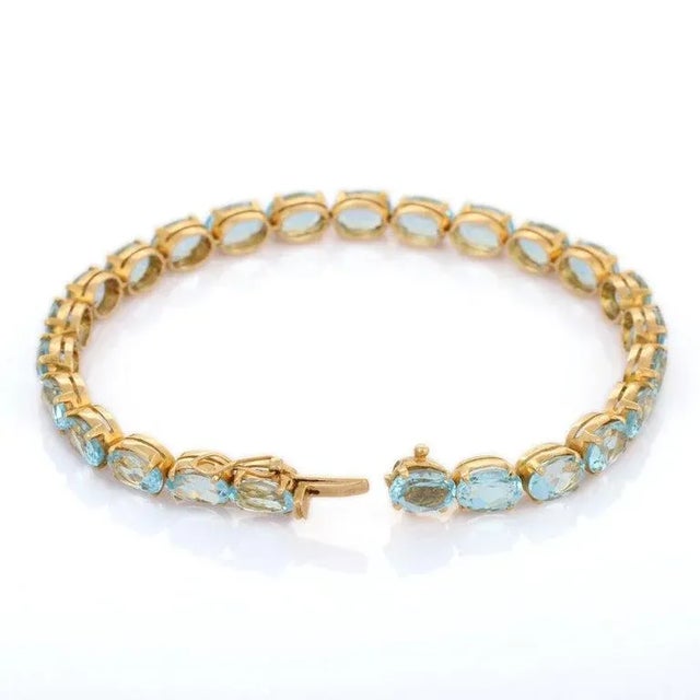 28.5 Carats Blue Topaz Gemstone Tennis Bracelet in 18k Yellow Gold For Sale - Image 10 of 17