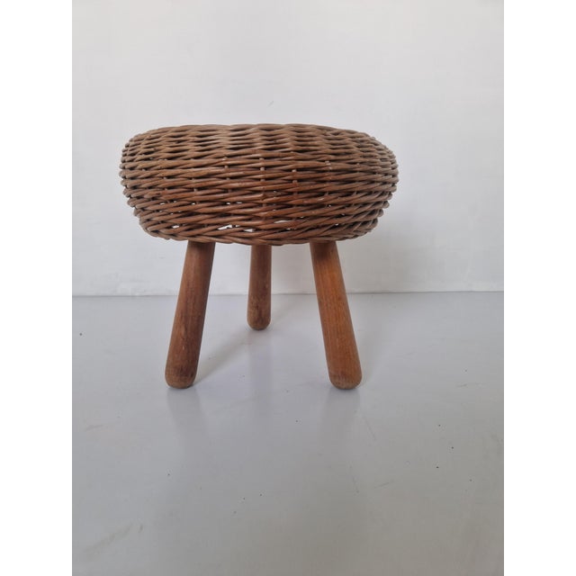 Mid-Century Modern Wicker & Beechwood Tripod Stool attributed to Tony Paul, 1950s For Sale - Image 3 of 6