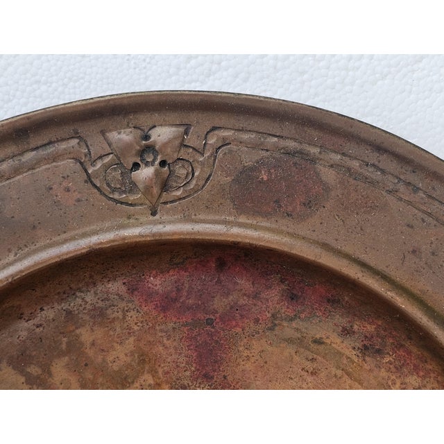 Mission Roycroft Arts & Crafts Copper Charger – Hand‑Hammered, Mission Era 1900s For Sale - Image 3 of 17