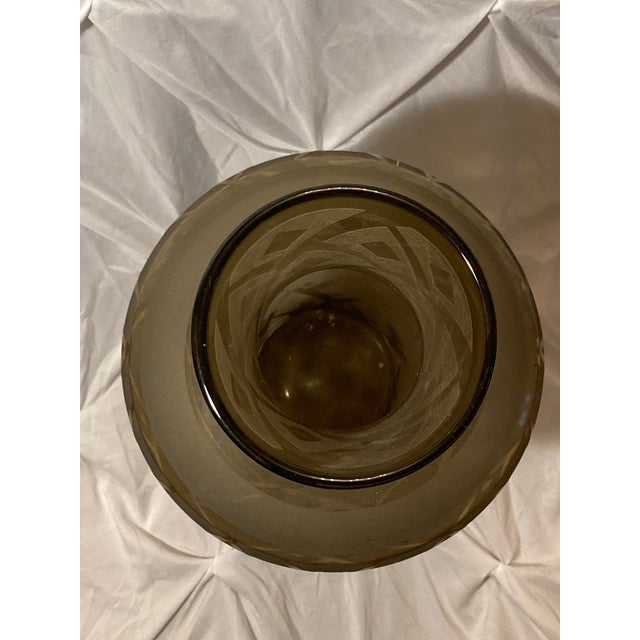 Daum Nancy This Daum Nancy Vase Is an Authentic Art Deco Piece Originating From France, Typically Dating to Circa 1930. For Sale - Image 4 of 8