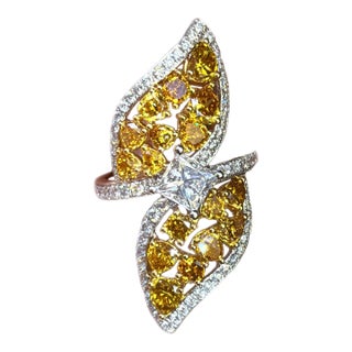 18k (750) Yellow Gold Natural Fancy Yellow Diamond Ring, Size 7 For Sale