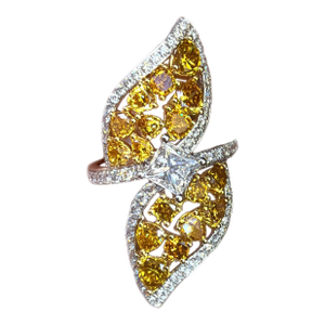 18k (750) Yellow Gold Natural Fancy Yellow Diamond Ring, Size 7