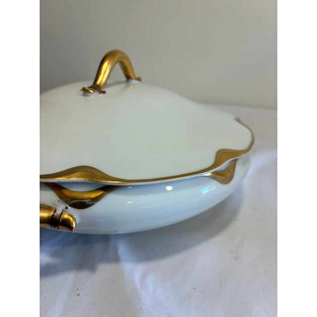 Haviland & Co. Antique Haviland & Co. Limoges Covered Vegetable Tureen, Gold Handles, France For Sale - Image 4 of 14