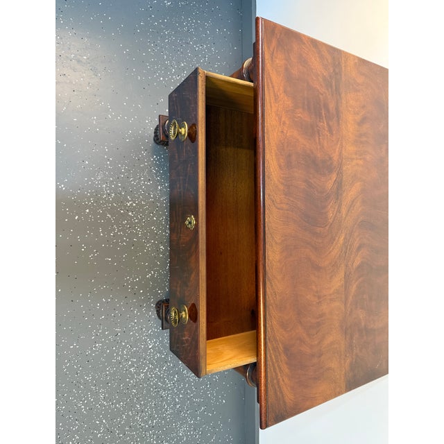 Neoclassical 1980s Henredon Historic Nachez Collection Crotch Mahogany Bachelors Chest For Sale - Image 3 of 11