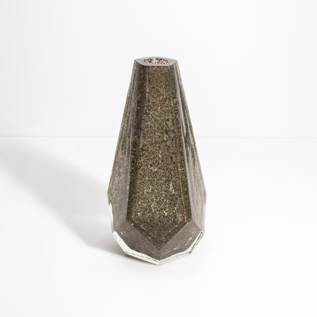 Introducing our exquisite pentagonal vase, a masterful creation that seamlessly blends modern design with timeless...