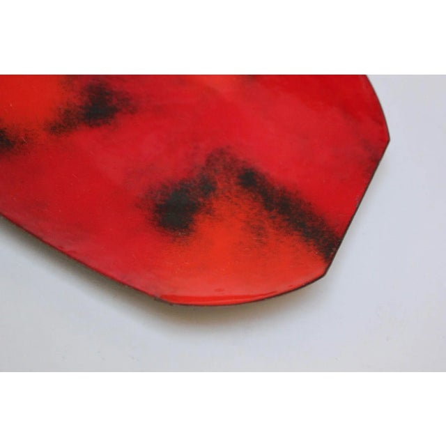 1950s Mid Century Modern Enamel on Copper Octagonal Dish in Red and Black For Sale - Image 5 of 10