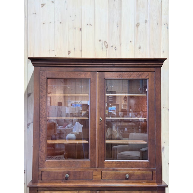 French 1990s Elegant French Walnut Display Hutch Cabinet For Sale - Image 3 of 12