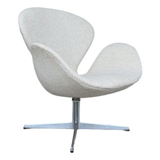 Arne Jacobsen Swan Chair for Fritz Hansen For Sale