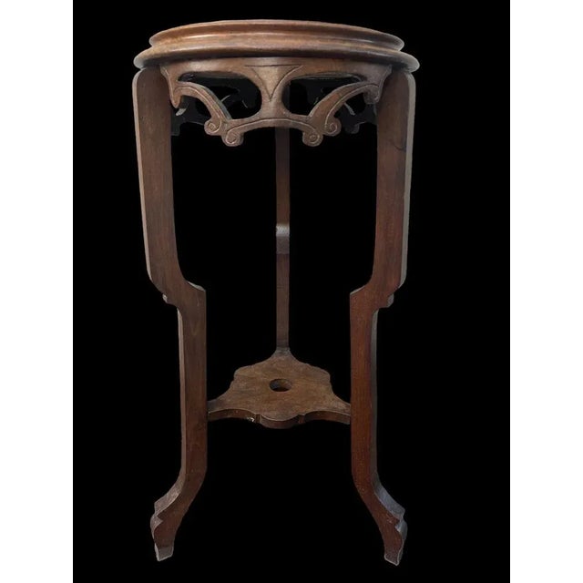 Very beautiful walnut 600 side table.