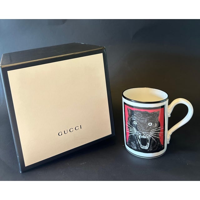Gucci porcelain mug featuring an illustrated black panther motif surrounded by a two-tone contrast border / Made in Italy...