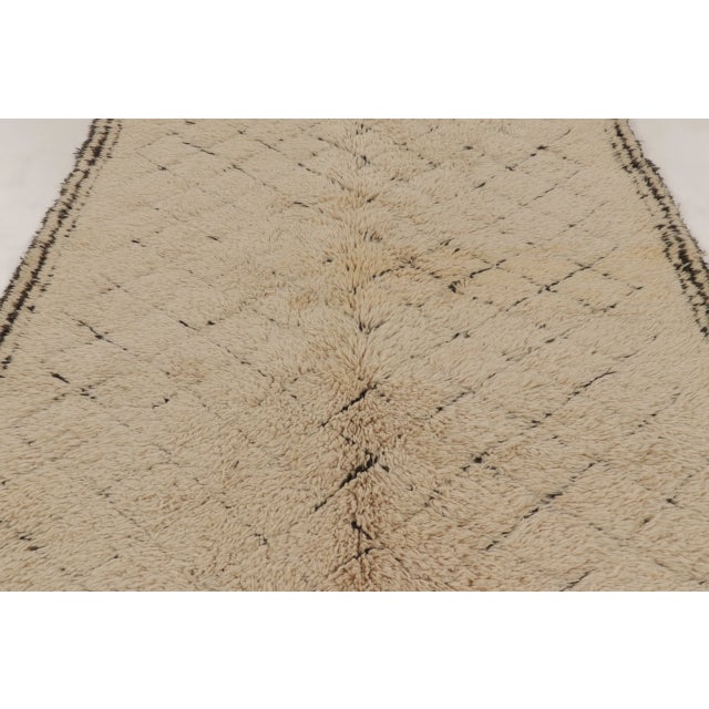 1960s Vintage Moroccan Runner With Geometric Patterns in Beige & Charcoal - Rug & Kilim For Sale - Image 5 of 8
