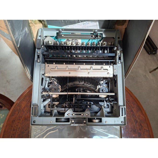 Metal Travel-Riter Deluxe from Remington, 1960s For Sale - Image 7 of 14
