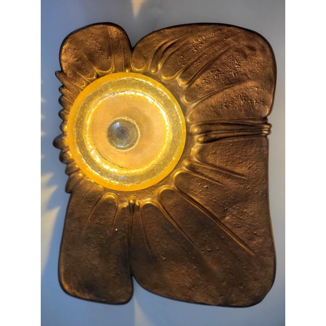The impressive solid bronze body, cast with a thickness of over 1 cm, reflects exceptional craftsmanship and foundry work....