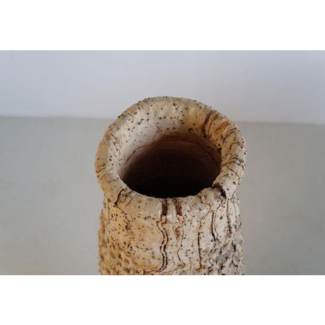 Large stoneware amphora by Claudi Casanovas (1995). This unique piece, dating from 1995, is a beautiful testament to the...