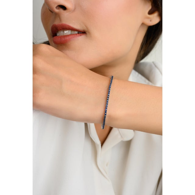 This unisex tennis bracelet showcases brilliant blue sapphires set in sleek 18k white gold. The streamlined design offers...