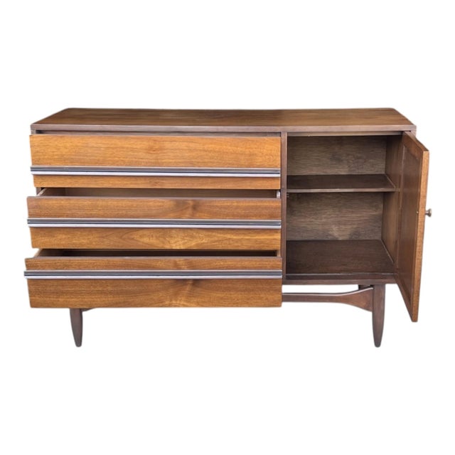 1960s Mid-Century Modern Walnut & Rattan Cabinet – Restored Danish Modern Credenza For Sale - Image 5 of 11