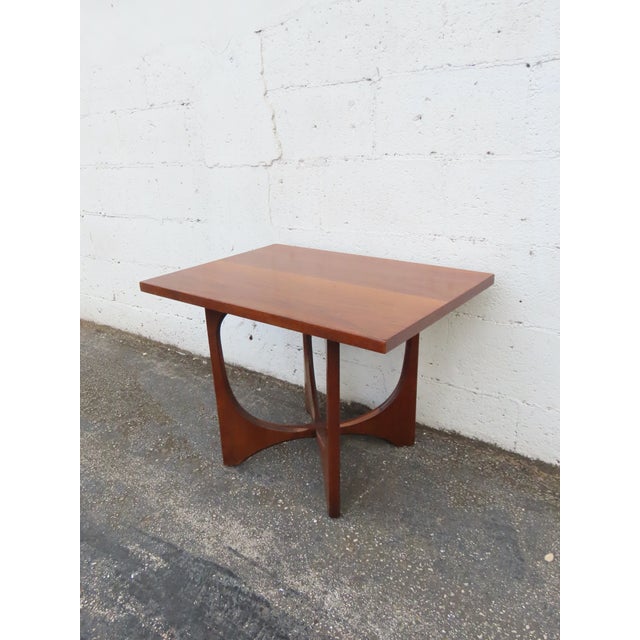 Mid-Century Modern Broyhill Brasilia Mid Century Modern Side End Lamp Table 6242 For Sale - Image 3 of 9