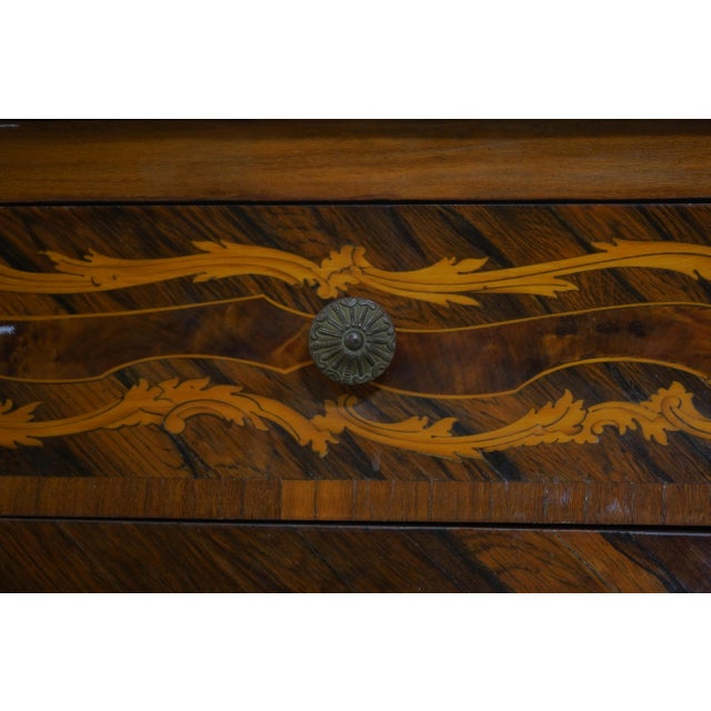 1950s French Louis XV Marquetry Inlaid Marble Top Commode For Sale - Image 13 of 17