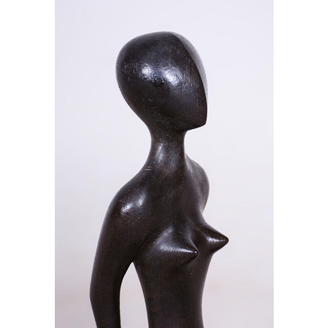 Art Deco Statuette in Lacquered Wood, Czech, 1940s For Sale - Image 4 of 10