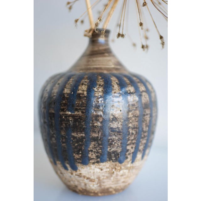 Mid-Century Scandinavian Modern Brutalist Art Design Art Pottery Vase by Mari Simmulson for Upsala Ekeby, Sweden, 1970s For Sale - Image 6 of 12