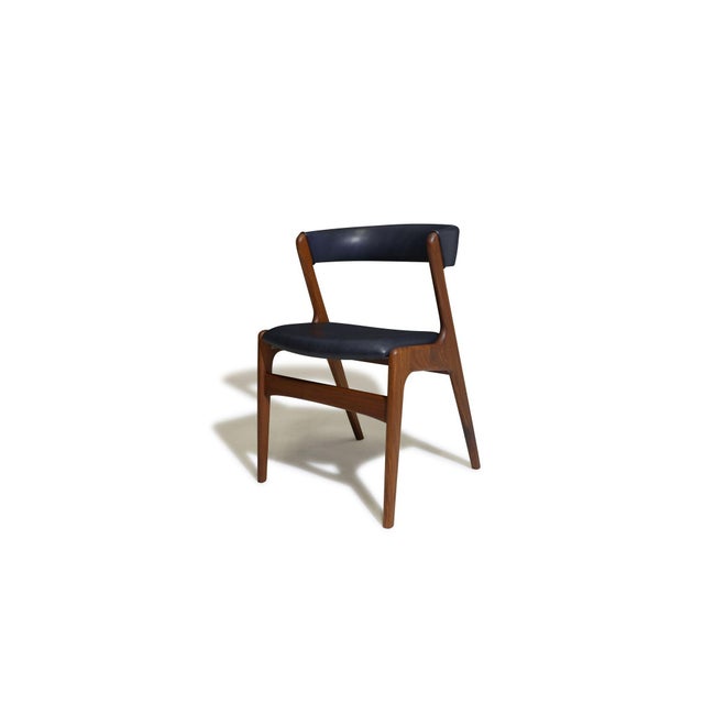 Mid-Century Modern Six Mid 20th Century Curved Back Dining Chairs in Navy Leather For Sale - Image 3 of 16