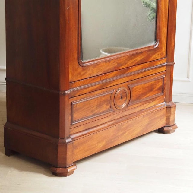 Louis-Philippe Mirrored Cabinet in Walnut, 1860 For Sale - Image 17 of 18