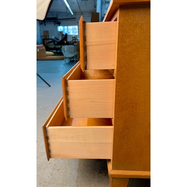 Wood Pair of Mid 20th Century Modern Maple Nightstands by Ethan Allen For Sale - Image 7 of 14