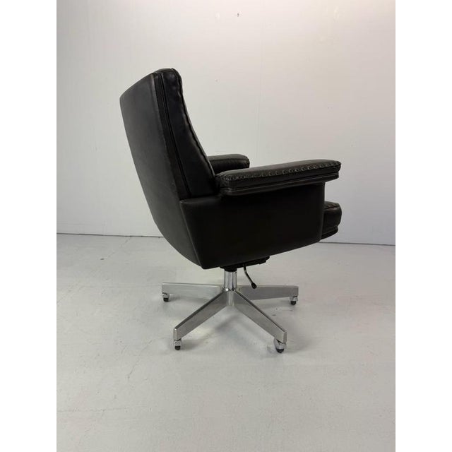 DS 35 Swivel Leather Armchair from de Sede, Switzerland, 1970s For Sale - Image 3 of 11
