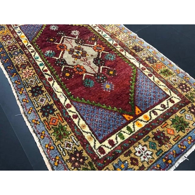 Size is; 4′.5″ ft x 2′.8″ ft, 137 x 86 cm Antique Traditional Decorative Turkish Rug Style: Antique Runner Rug, Casa De...