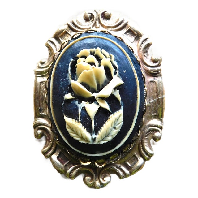 Large Vintage Victorian Black Brooch Cream Flower Cameo, Gold Bezel For Sale