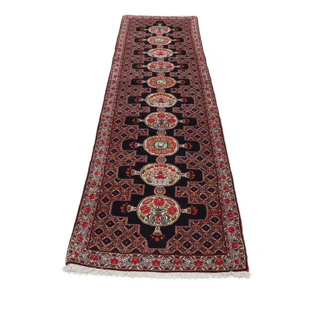 Hand-knotted Senneh/Bidjar rug | Size: 305 x 75 cm | Material: 100% wool and 100% cotton | Pattern: Geometric | Condition:...