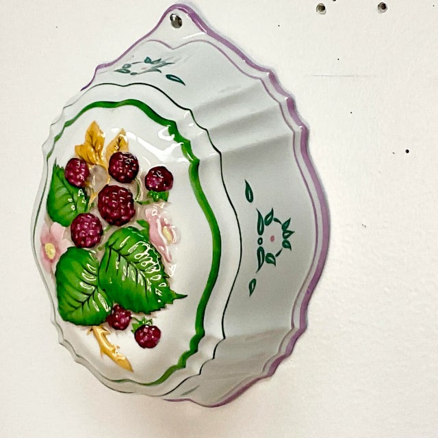 1980s 1986 Vintage French Country Le Cordon Blu Porcelain Mold Wall Decor With Raspberries. For Sale - Image 5 of 10