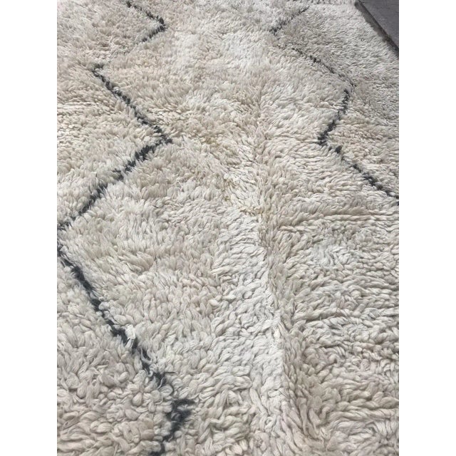 1980s Vintage Moroccan Ouarain Rug, 1980s For Sale - Image 5 of 14