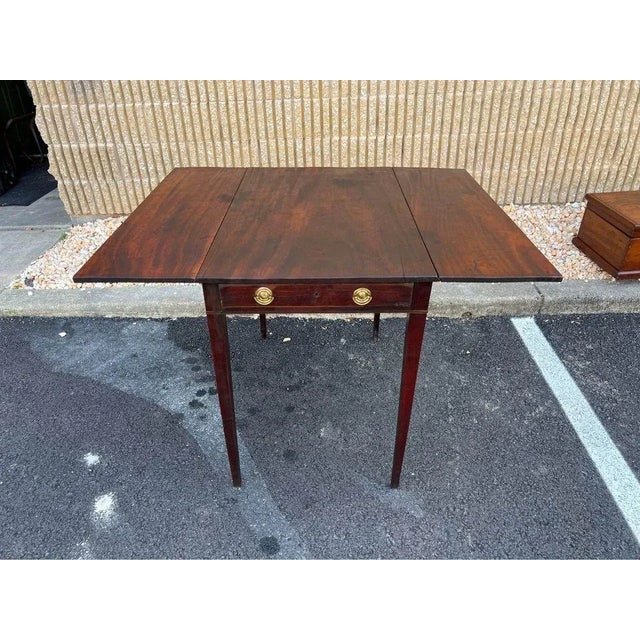 Early 19th Century Mahogany Drop Leaf Side Table. For Sale - Image 4 of 12