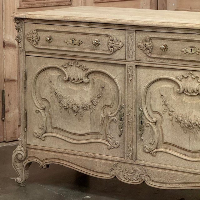 19th Century French Louis XV Low Buffet ~ Credenza in Stripped Oak For Sale In Dallas - Image 6 of 18