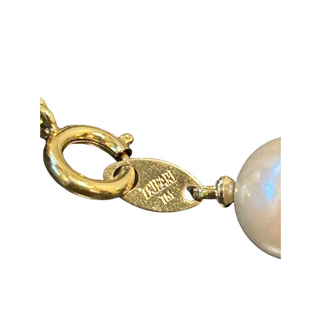 Metal Vintage Trifari Gold-Tone Faux Pearl & Black Ribbed Bead Necklace | Signed Trifari Tm | Classic Mid-Century Costume Jewelry For Sale - Image 7 of 7