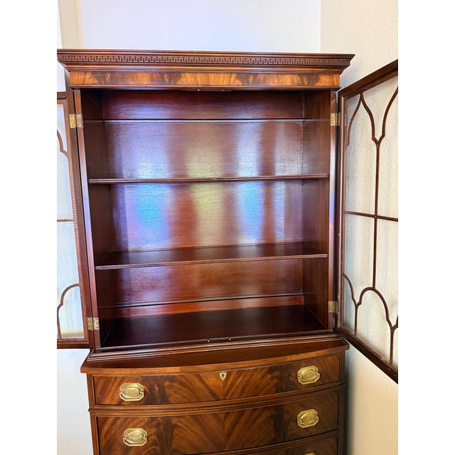 1940s Vintage Thomasville Chair Company Mahogany Duncan Phyfe-Style China Cabinet For Sale - Image 5 of 5