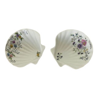 1970s Limoges France Oair of Shell Shape Catchalls Handpainted For Sale