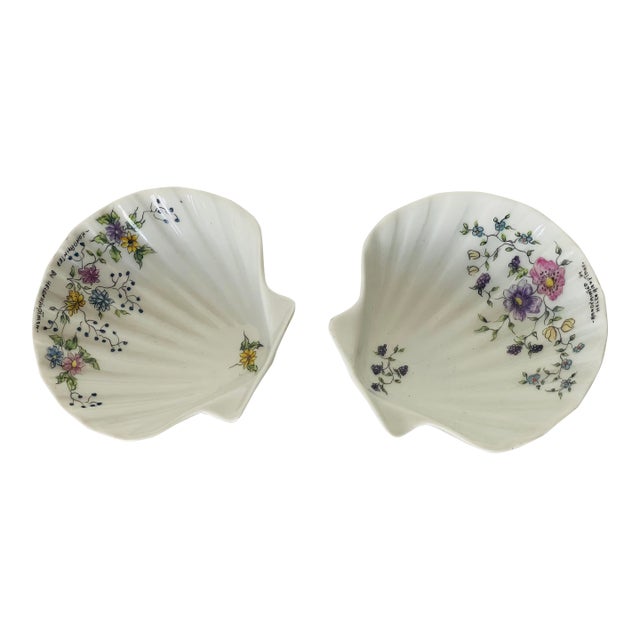 1970s Limoges France Oair of Shell Shape Catchalls Handpainted For Sale