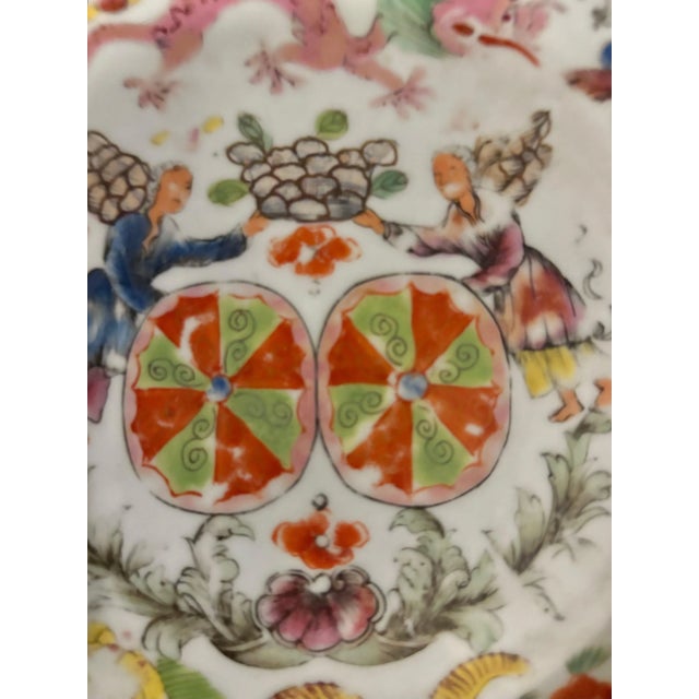 Important Pair of 18th Century English Worcester Hand-Painted Plates, 9” Diameter Each For Sale - Image 10 of 12