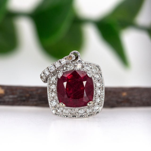 Modern 1.24ct Ruby Pendant W Earth Mined Diamonds in Solid 14k White Gold Cushion 6mm For Sale - Image 3 of 9