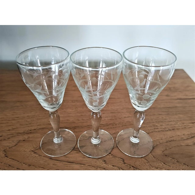 Vintage Weston 1930's Liquor Cordial Optic Floral Cut Glasses After Dinner Drinks- Set of 3 Coctail Glasses For Sale - Image 4 of 6