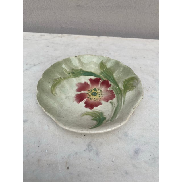 Majolica Shell Dish Keller & Guerin Saint Clement Circa 1900. Decorated with a flower.