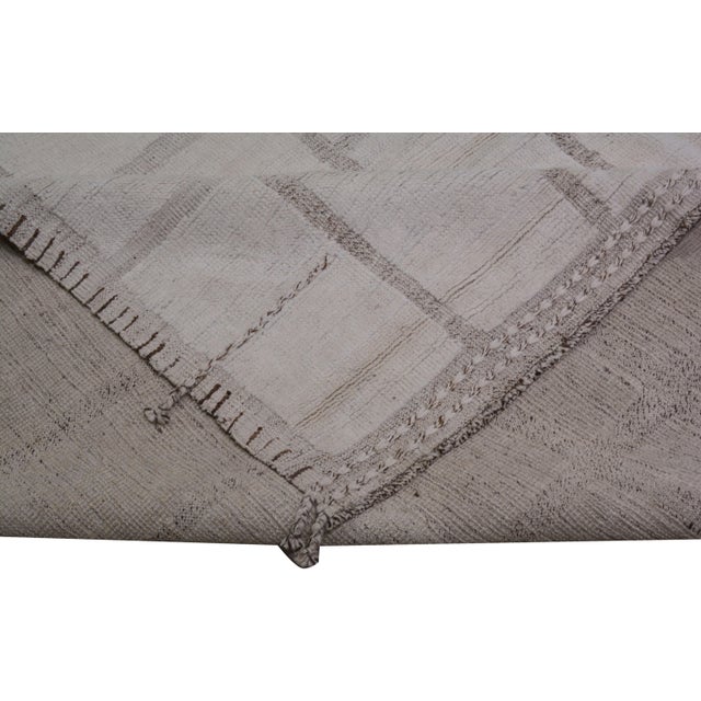 Moroccan Hand Knotted Wool Rug, 9'4"x12'5" For Sale In New York - Image 6 of 6